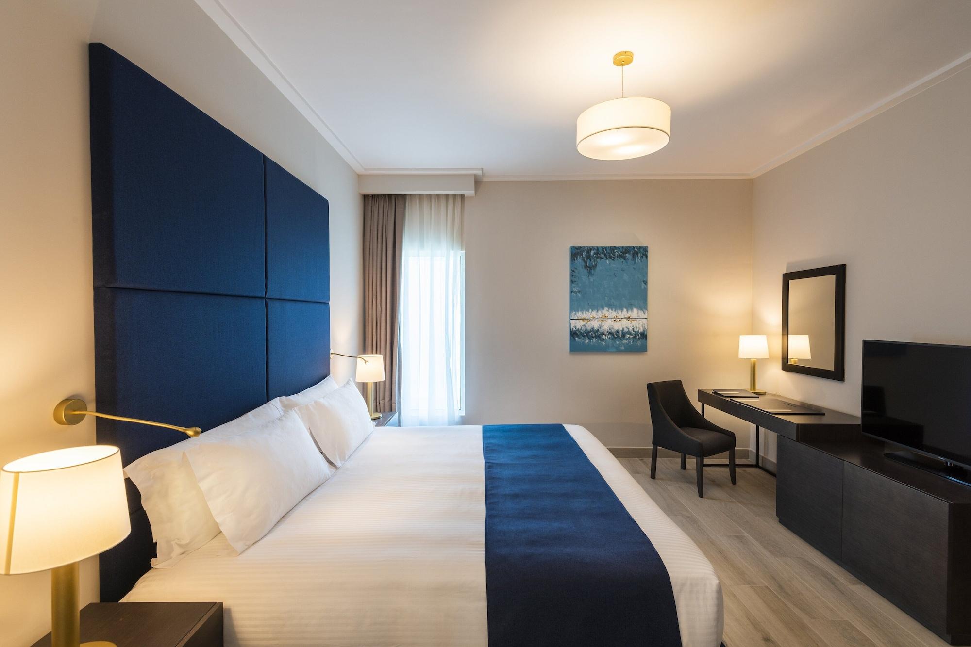 Centara West Bay & Residences 5*